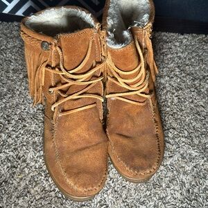 Minnetonka Brown Fringe Winter Boots